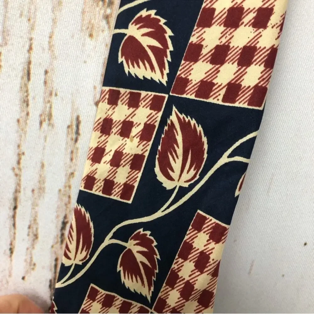 Bowen’s vintage tie